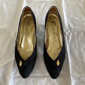 David Evins black pumps